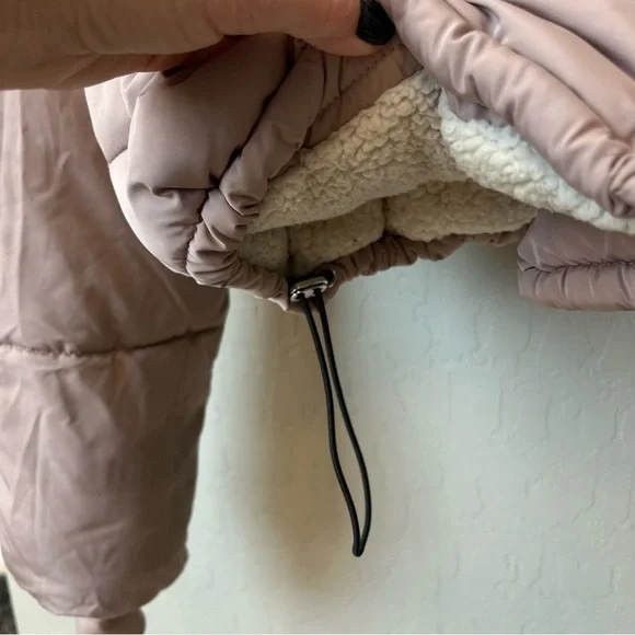 HOT DEAL! BDG sherpa lining puffer jacket, blush pink, cropped, size S - Picture 13 of 17